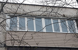 Остекление балкона 6 м с внешней отделкой.
Профиль Veka Evroline 58 с расширителями под внутреннюю отделку и утепление. tab